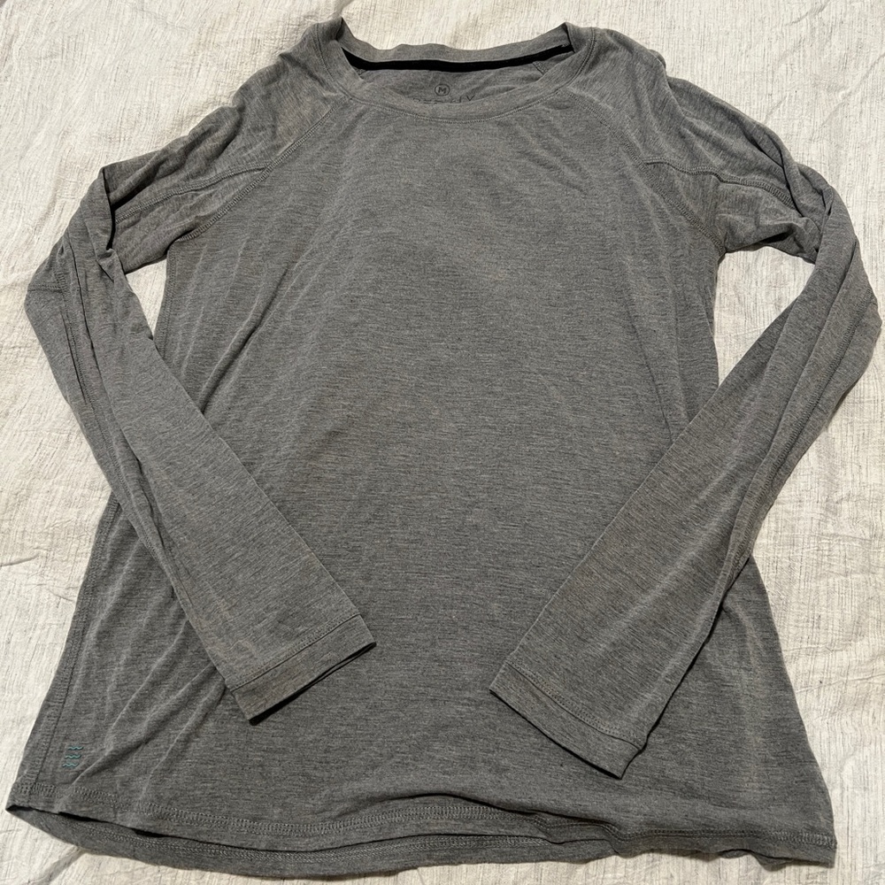 Free fly - women’s gray long sleeve tee - medium